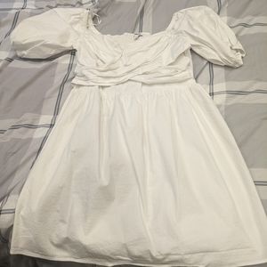 White dress. Perfect for bridal showers 👰‍♀️ graduation 🎓